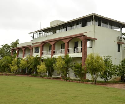 https://imgcld.yatra.com/ytimages/image/upload/t_hotel_yatra_city_desktop/v1432213608/Domestic Hotels/Hotels_Lonavala/Govinda Resorts/Overview_3.jpg